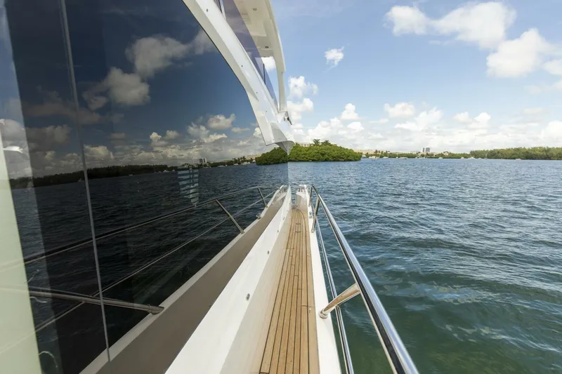 Slide: The Image of Sunseeker Manhattan 2021 - 94