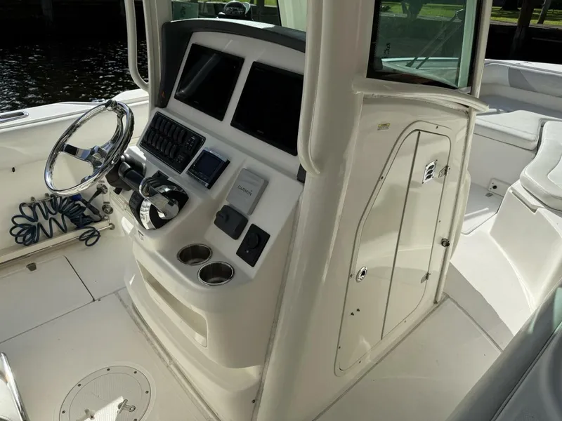 Slide: The Image of Boston Whaler 280 Outrage 2016 - 16