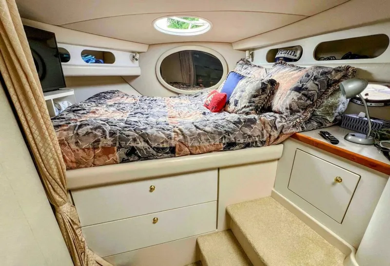 Slide: The Image of Cruisers 3575 Esprit 1998 - 32