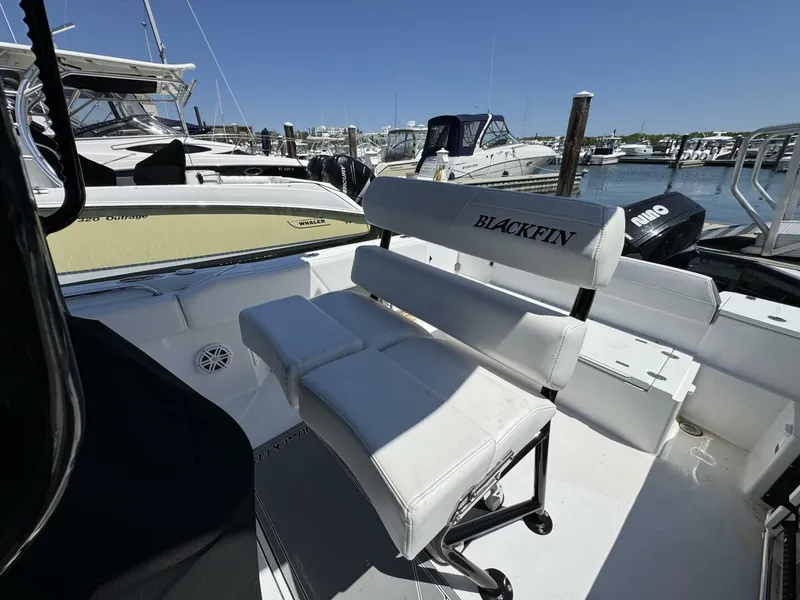 Slide: The Image of Blackfin 212 CC 2020 - 13