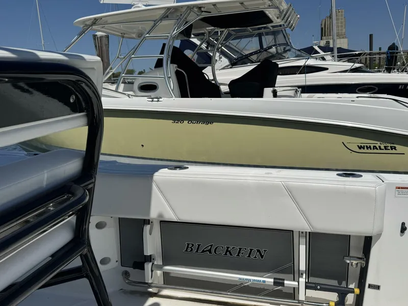 Slide: The Image of Blackfin 212 CC 2020 - 16