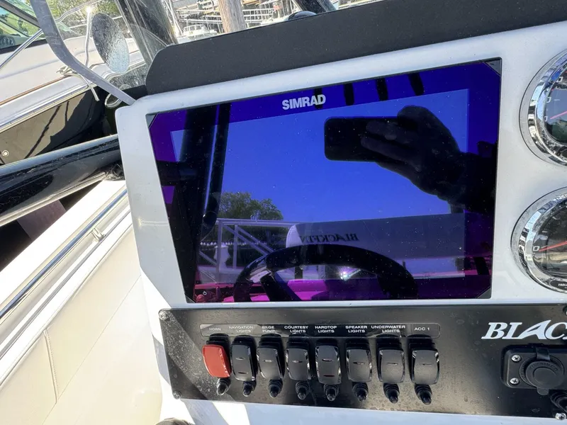Slide: The Image of Blackfin 212 CC 2020 - 18