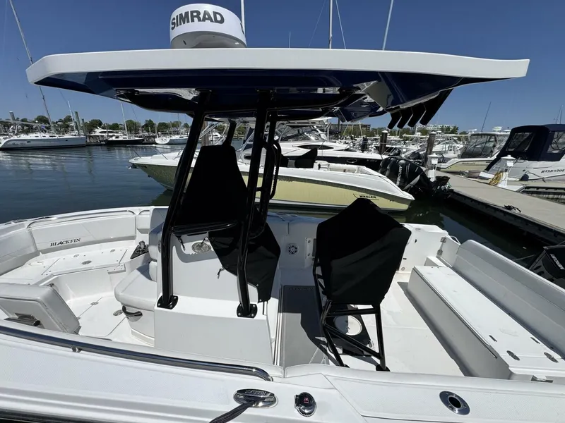 Slide: The Image of Blackfin 212 CC 2020 - 4