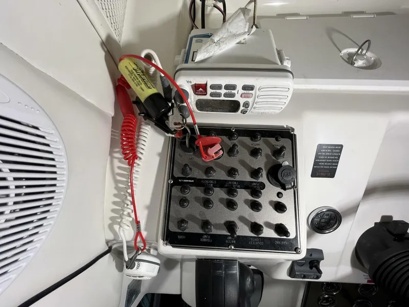 Slide: The Image of Wellcraft 270 Coastal 2001 - 18