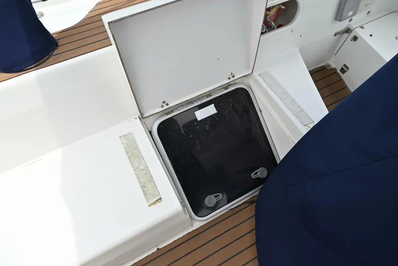 Slide: The Image of Catalina 36 MKII 2002 - 17