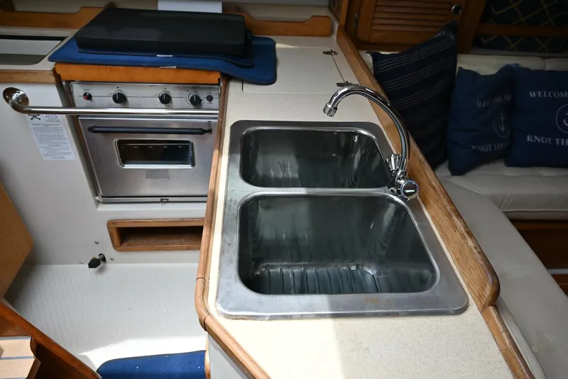 Slide: The Image of Catalina 36 MKII 2002 - 30