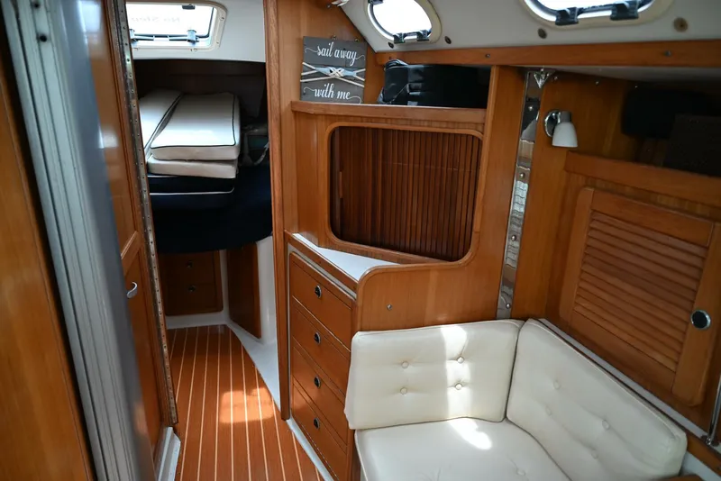 Slide: The Image of Catalina 36 MKII 2002 - 41