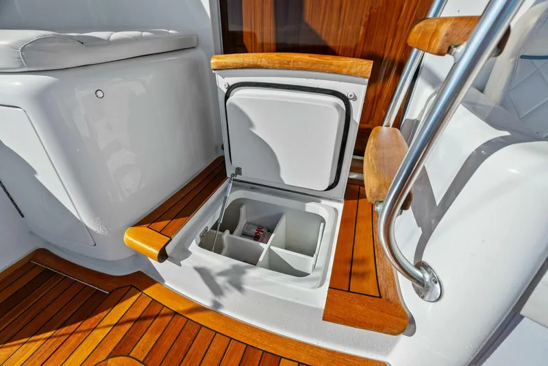Slide: The Image of Viking 64 Convertible 2023 - 50