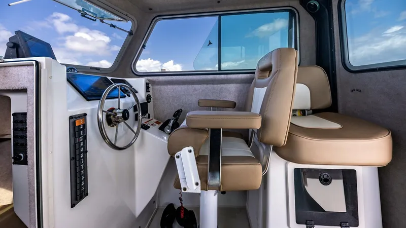 Slide: The Image of Parker Marine 2820 XLD 2018 - 18