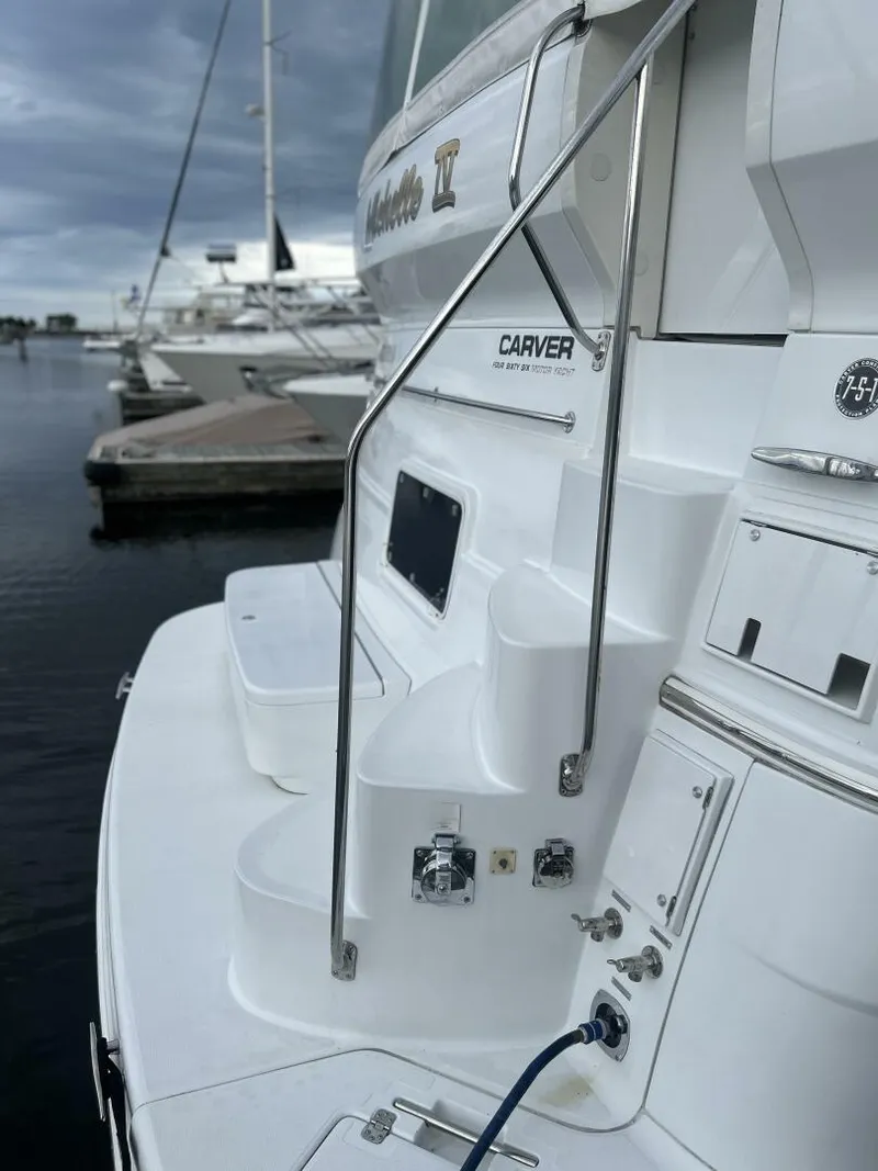 Slide: The Image of Carver Yachts 466 Motor Yacht 2003 - 4