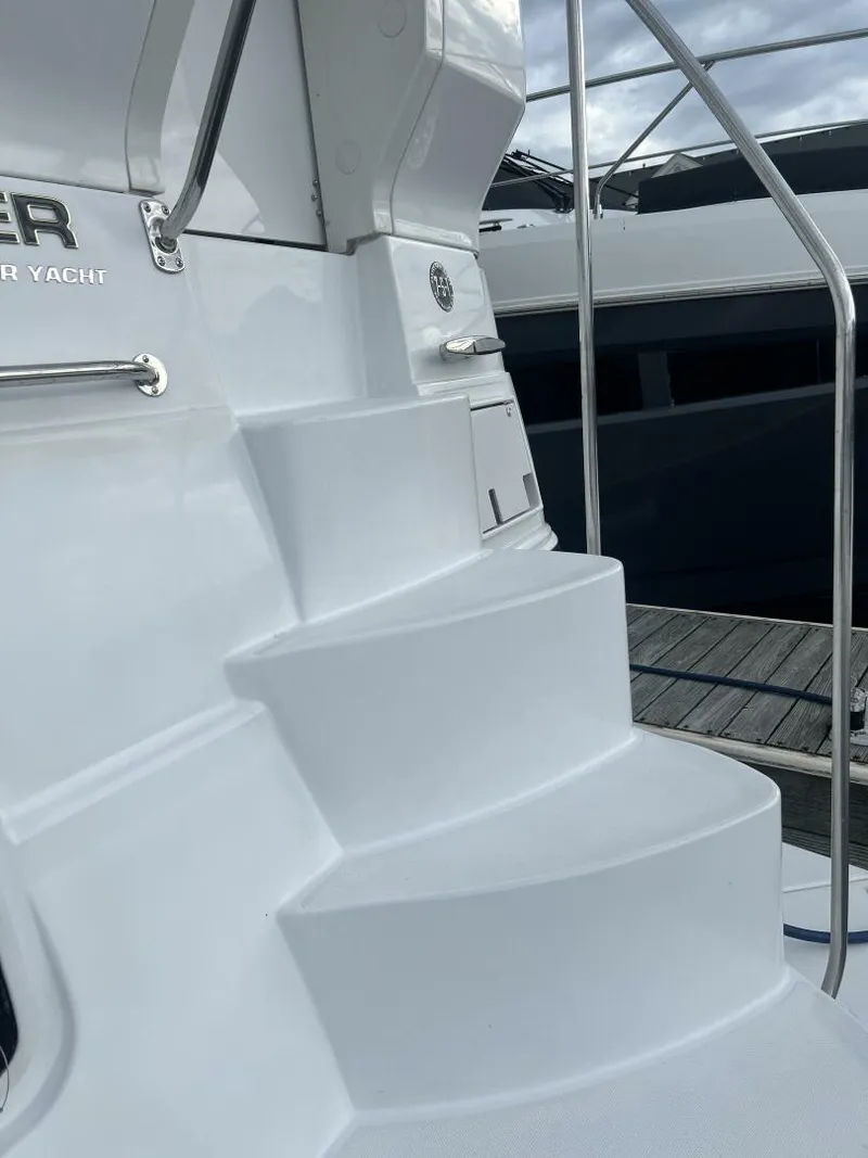Slide: The Image of Carver Yachts 466 Motor Yacht 2003 - 5
