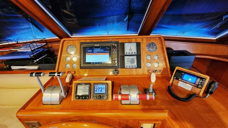 Slide: The Image of Ocean Alexander 511 Classico 2000 - 26