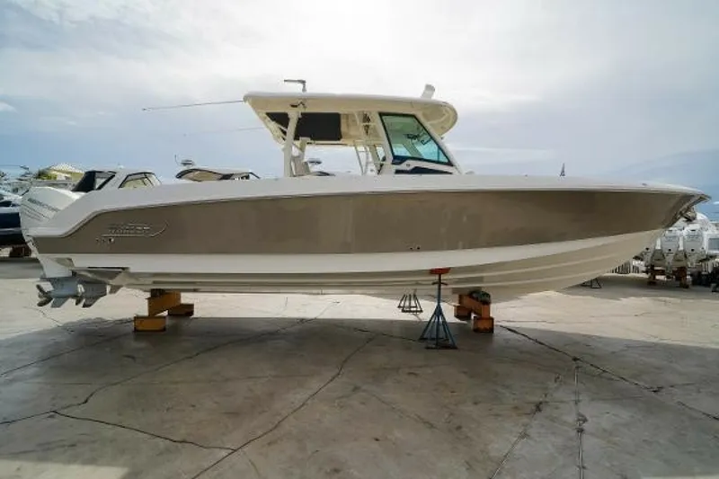 The Image of Boston Whaler 380 Outrage 2018 - 0