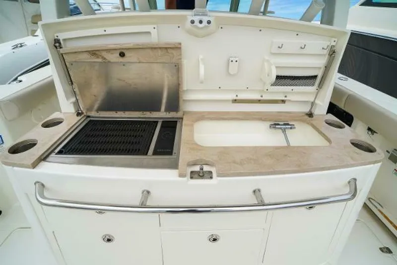 Slide: The Image of Boston Whaler 380 Outrage 2018 - 19