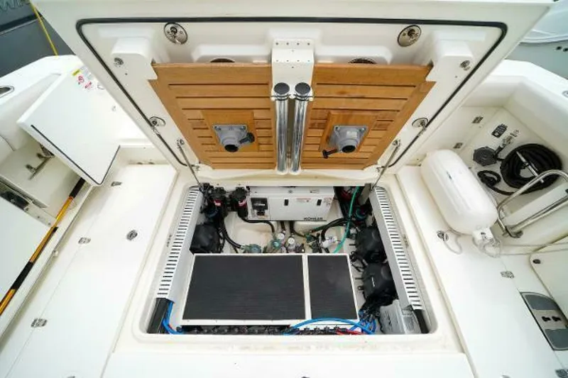 Slide: The Image of Boston Whaler 380 Outrage 2018 - 28