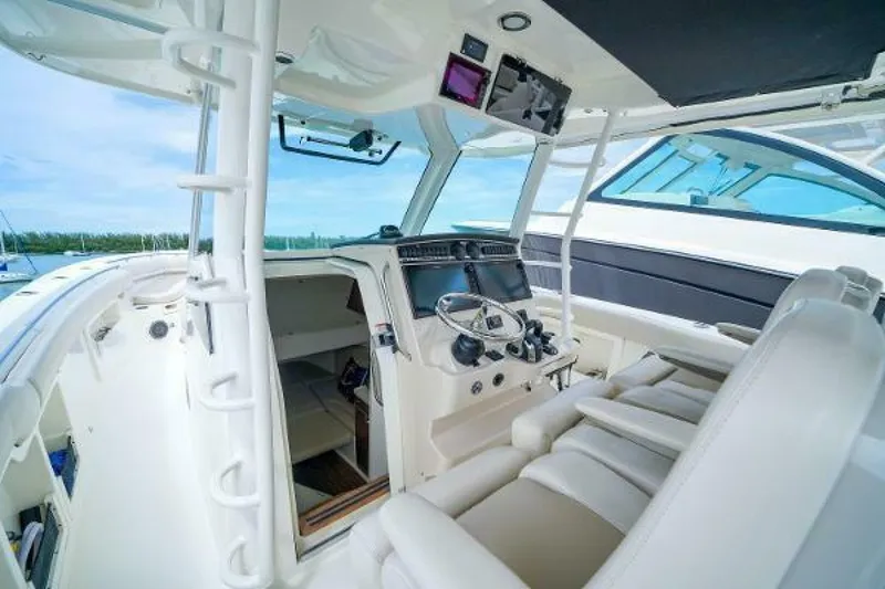 Slide: The Image of Boston Whaler 380 Outrage 2018 - 34