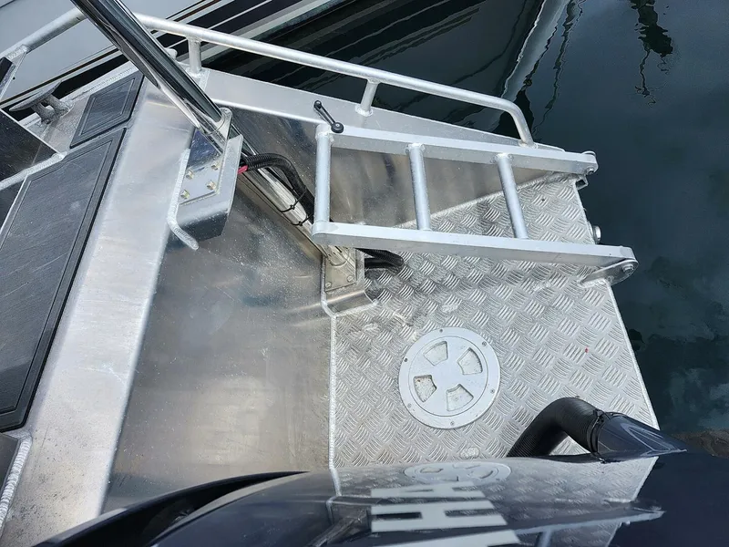 Slide: The Image of Aluminum Cruiser Profisher 750 2024 - 25