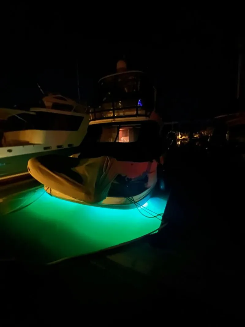 Slide: The Image of Sea Ray 500 Sedan Bridge 2005 - 2