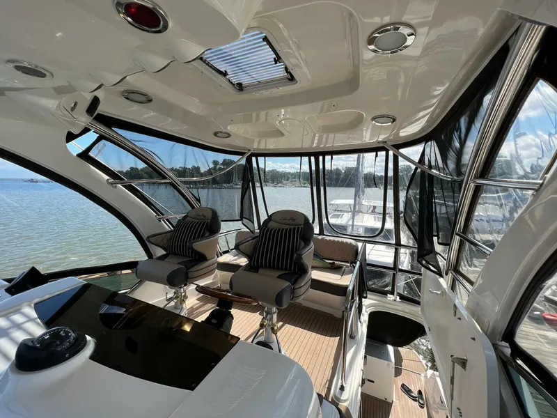 Slide: The Image of Sea Ray 500 Sedan Bridge 2005 - 27