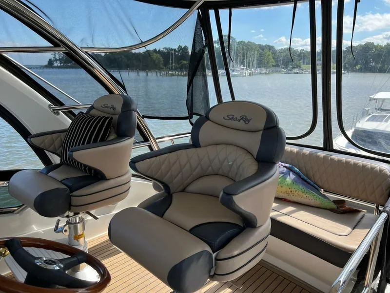 Slide: The Image of Sea Ray 500 Sedan Bridge 2005 - 33