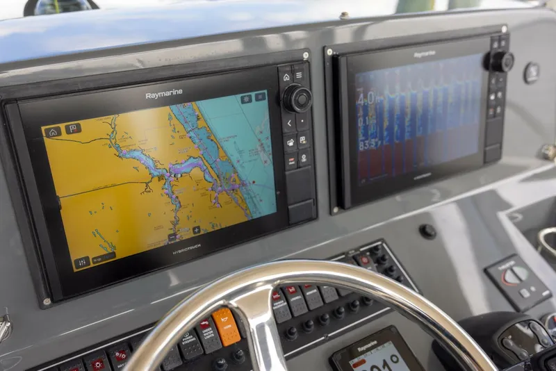 Slide: The Image of Pursuit ST 310 Sport 2012 - 28