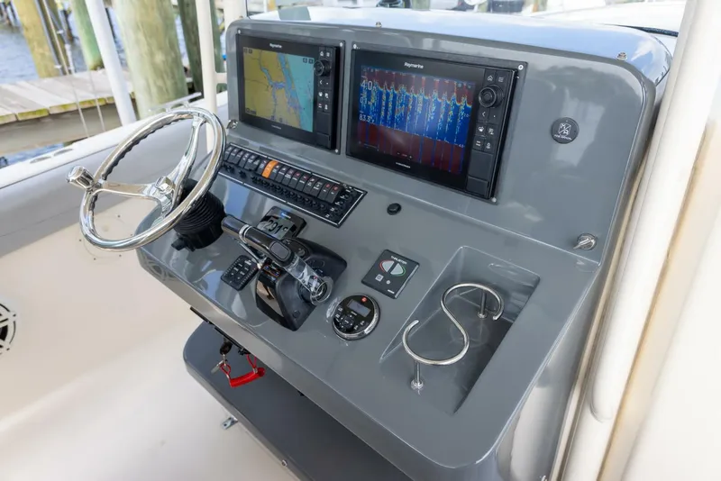 Slide: The Image of Pursuit ST 310 Sport 2012 - 29