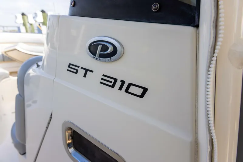 Slide: The Image of Pursuit ST 310 Sport 2012 - 36