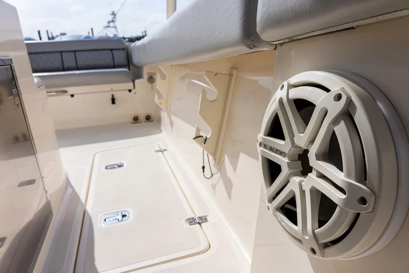 Slide: The Image of Pursuit ST 310 Sport 2012 - 40