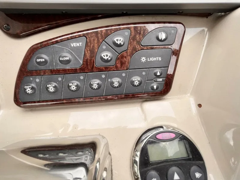 Slide: The Image of Sea Ray 310 Sundancer 2007 - 18