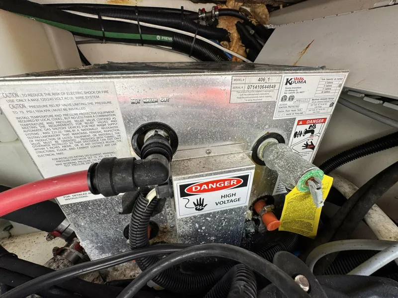 Slide: The Image of Boston Whaler 305 Conquest 2011 - 49