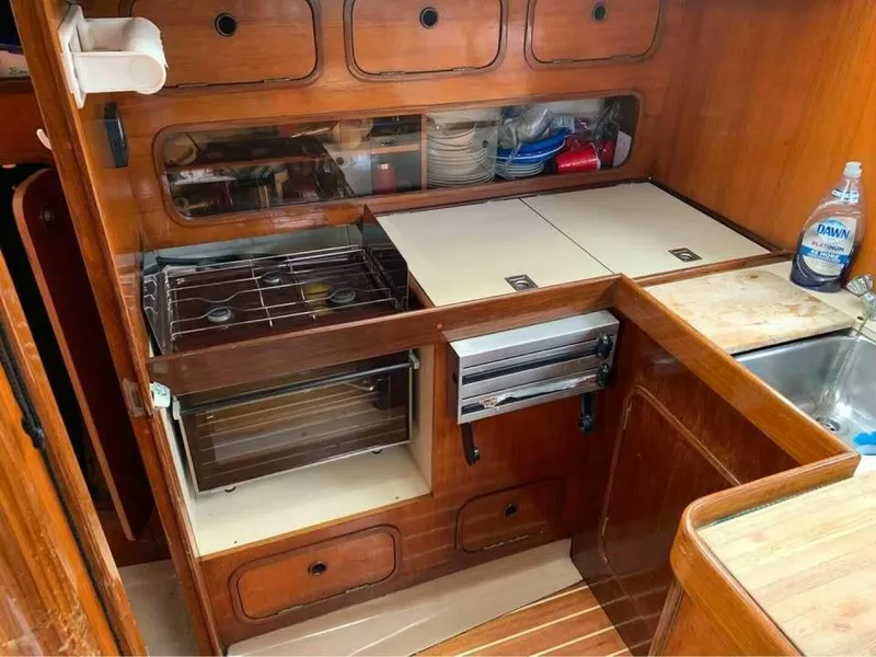 Slide: The Image of Beneteau 42 First 1984 - 10