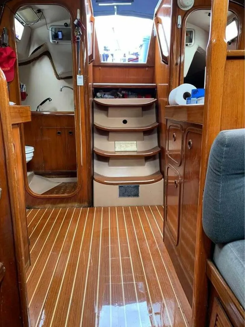 Slide: The Image of Beneteau 42 First 1984 - 16