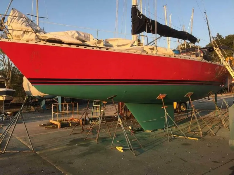 Slide: The Image of Beneteau 42 First 1984 - 2