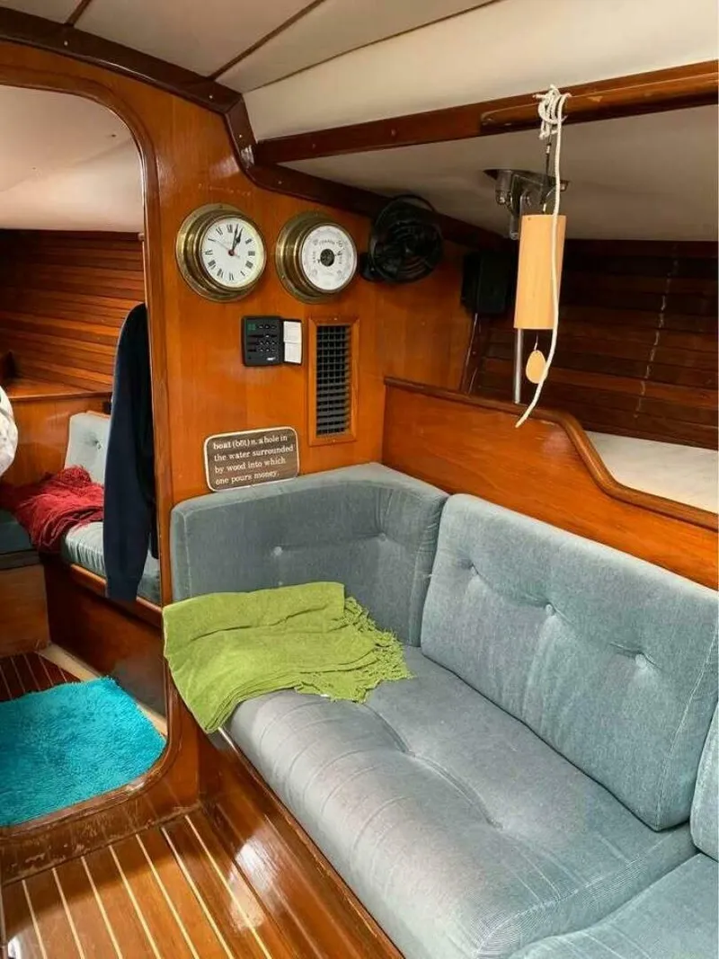 Slide: The Image of Beneteau 42 First 1984 - 21