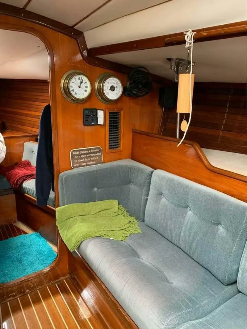 Slide: The Image of Beneteau 42 First 1984 - 6