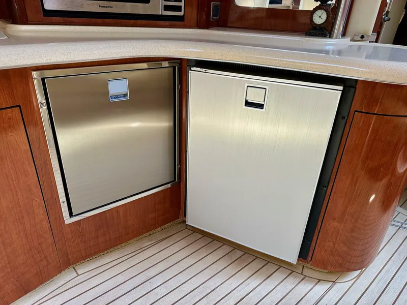 Slide: The Image of Sea Ray 420 Sundancer 2004 - 16