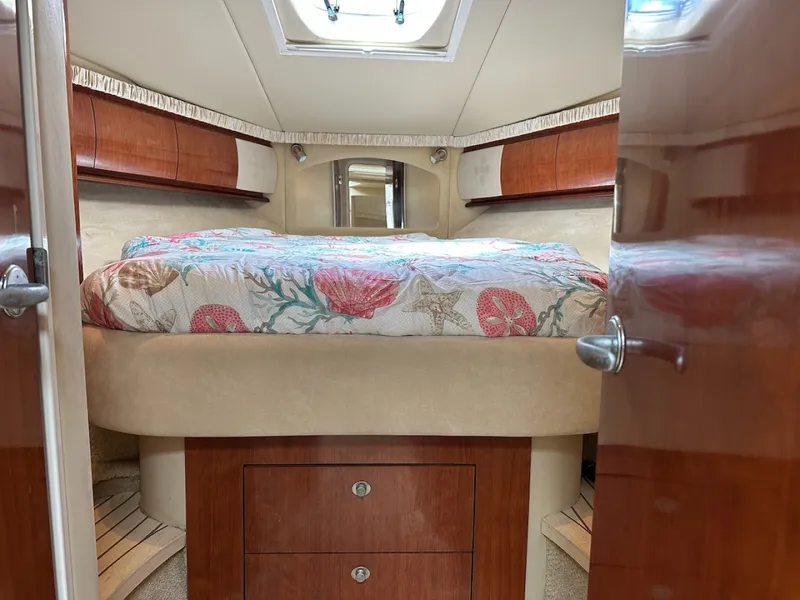 Slide: The Image of Sea Ray 420 Sundancer 2004 - 17