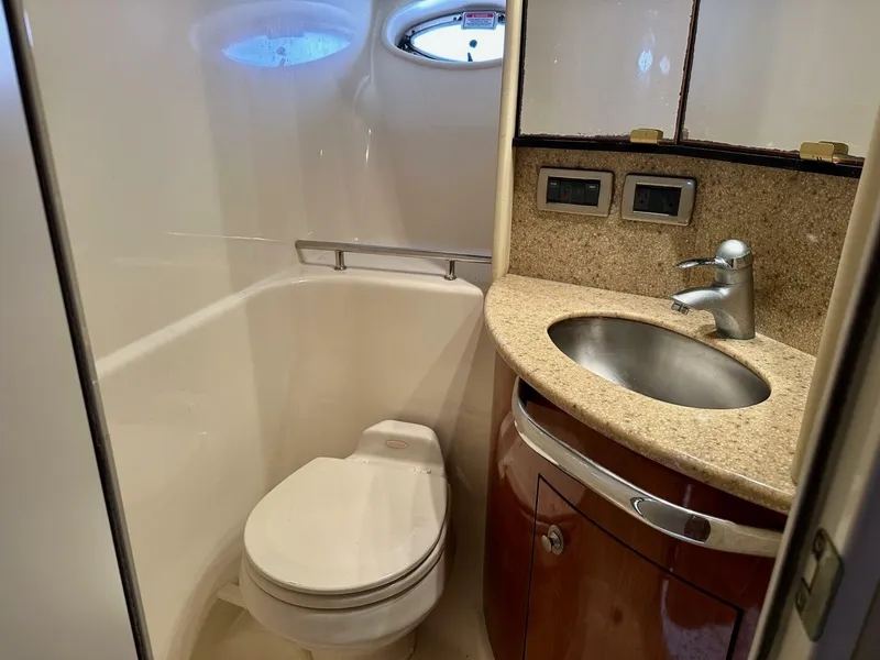 Slide: The Image of Sea Ray 420 Sundancer 2004 - 20