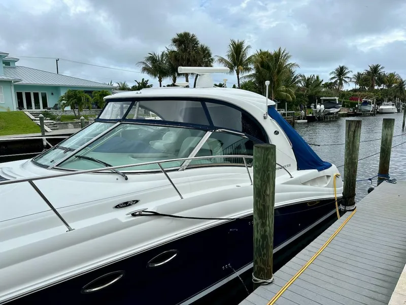 Slide: The Image of Sea Ray 420 Sundancer 2004 - 32