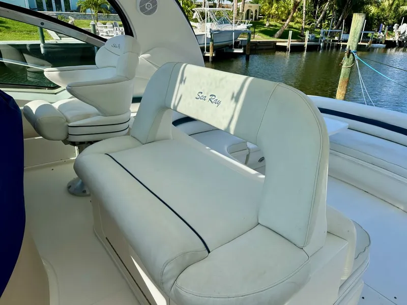 Slide: The Image of Sea Ray 420 Sundancer 2004 - 8