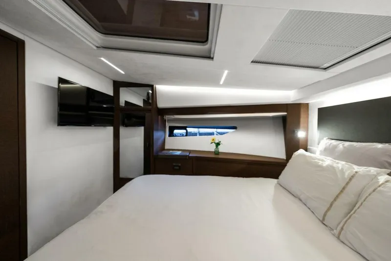 Slide: The Image of Prestige 520 Fly 2020 - 35