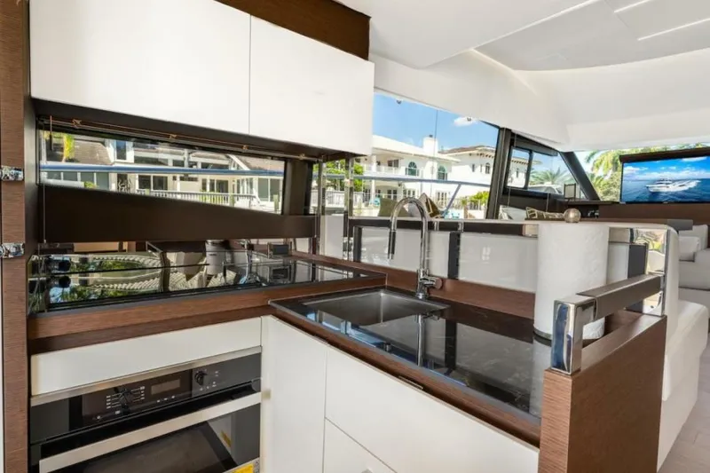 Slide: The Image of Prestige 520 Fly 2020 - 44