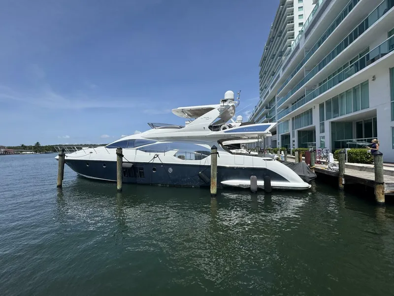 The Image of Azimut Flybridge 2014 - 0