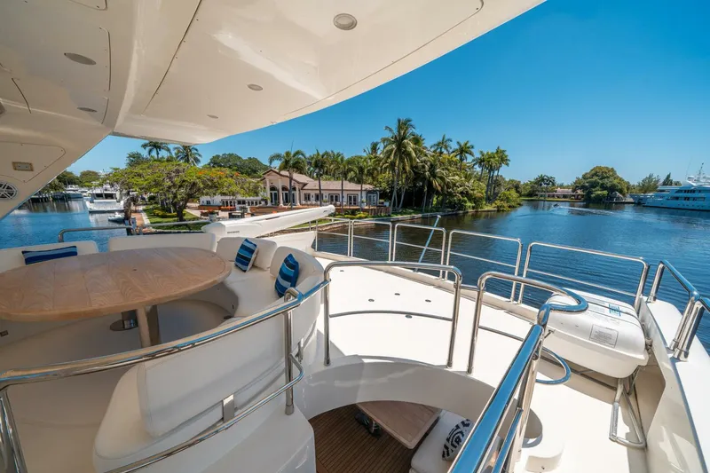 Slide: The Image of Azimut 75 Fly 2010 - 10