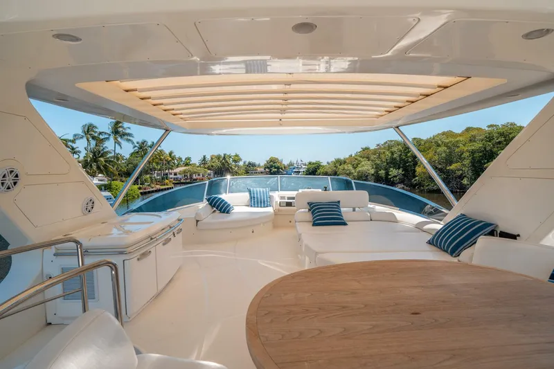 Slide: The Image of Azimut 75 Fly 2010 - 13