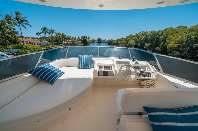Slide: The Image of Azimut 75 Fly 2010 - 16