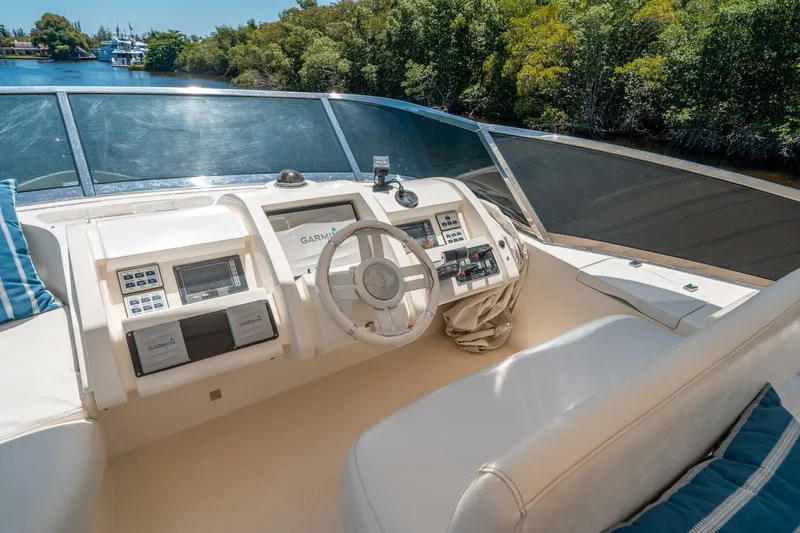 Slide: The Image of Azimut 75 Fly 2010 - 17