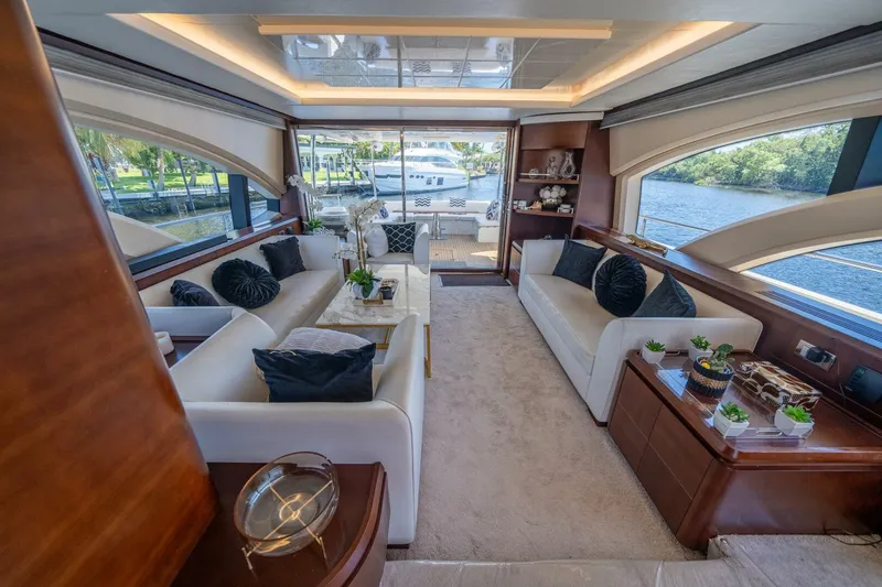 Slide: The Image of Azimut 75 Fly 2010 - 23