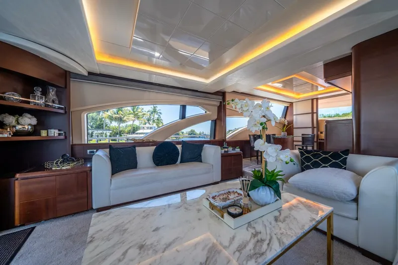 Slide: The Image of Azimut 75 Fly 2010 - 25