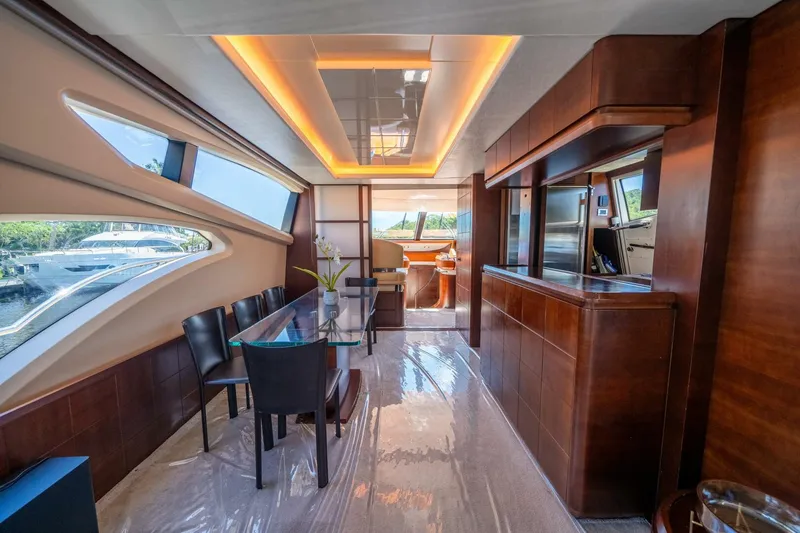 Slide: The Image of Azimut 75 Fly 2010 - 26